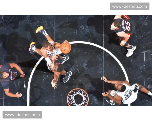 马刺米奇被质疑战术设计单一 但轮换策略成效显著获球员支持